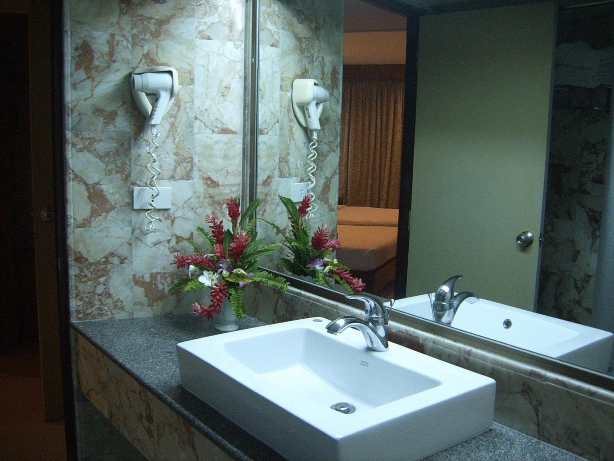 Royal Twins Palace Hotel Pattaya Exterior foto